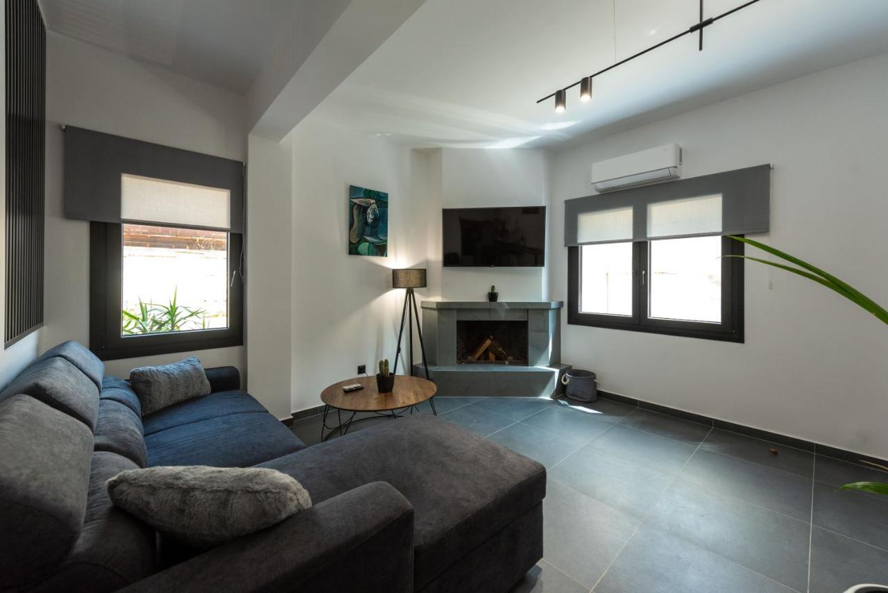 Frourio Lodge Α2 Лариса Екстериор снимка